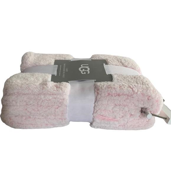 UGG Baby Casey Frosted Sherpa
Blanket-pink nwt 30”x40” - Picture 3 of 11